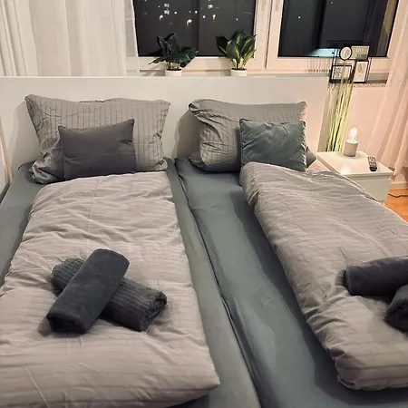 Schöne über Den Dächern Von Apartment