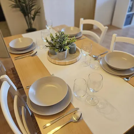 דירה Schoene Ueber Den Daechern Von